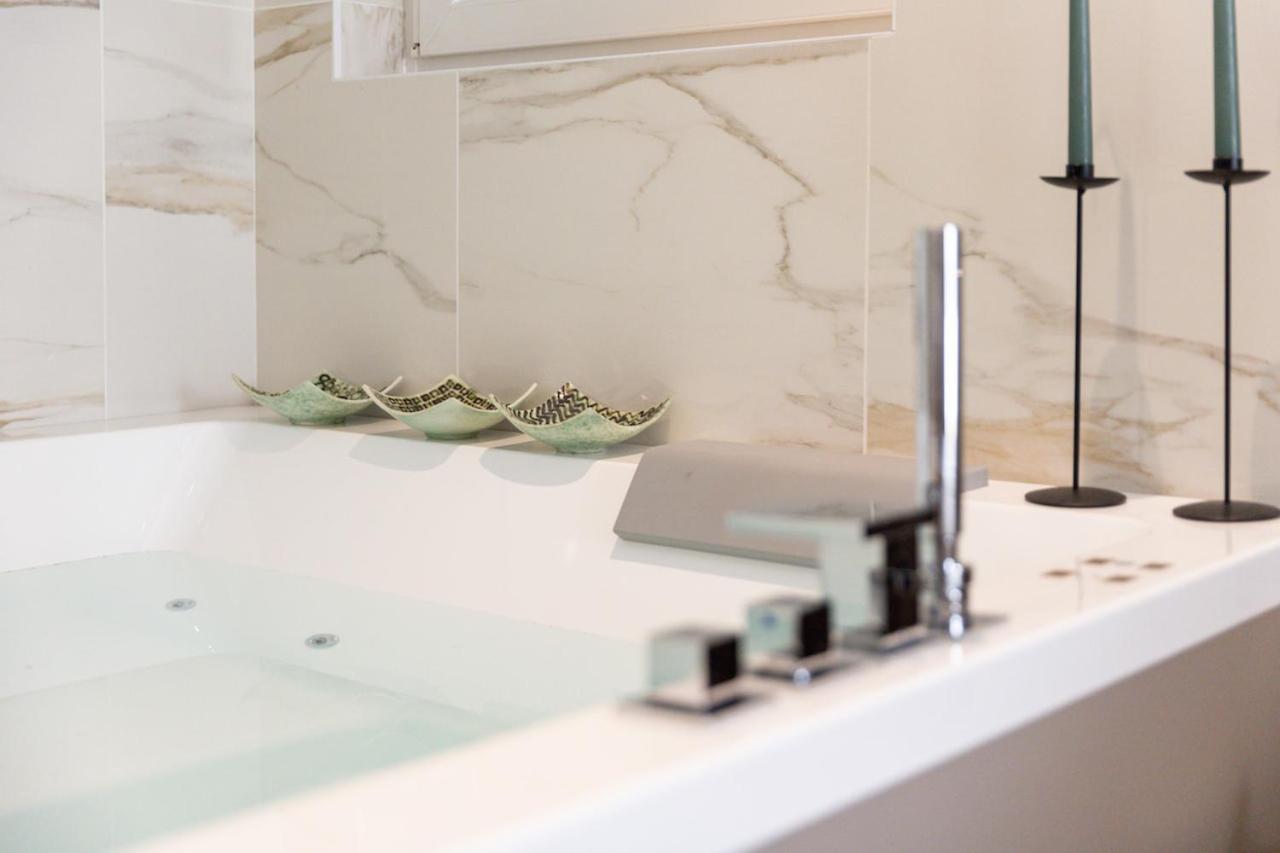 Jacuzzi Suite Home By Enjoy Garda Hotel Peschiera del Garda Exterior photo